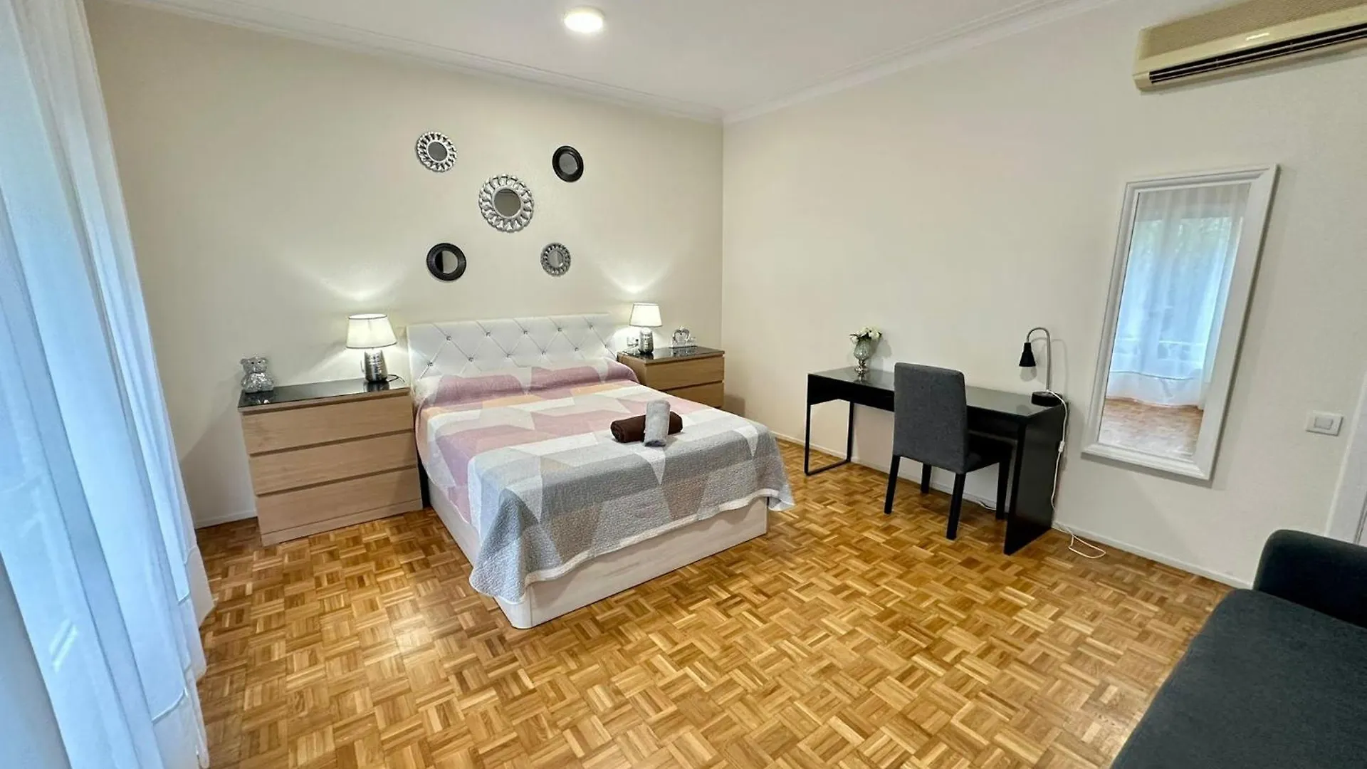 לינה וארוחת בוקר ברצלונה Rooms Villaroel ספרד