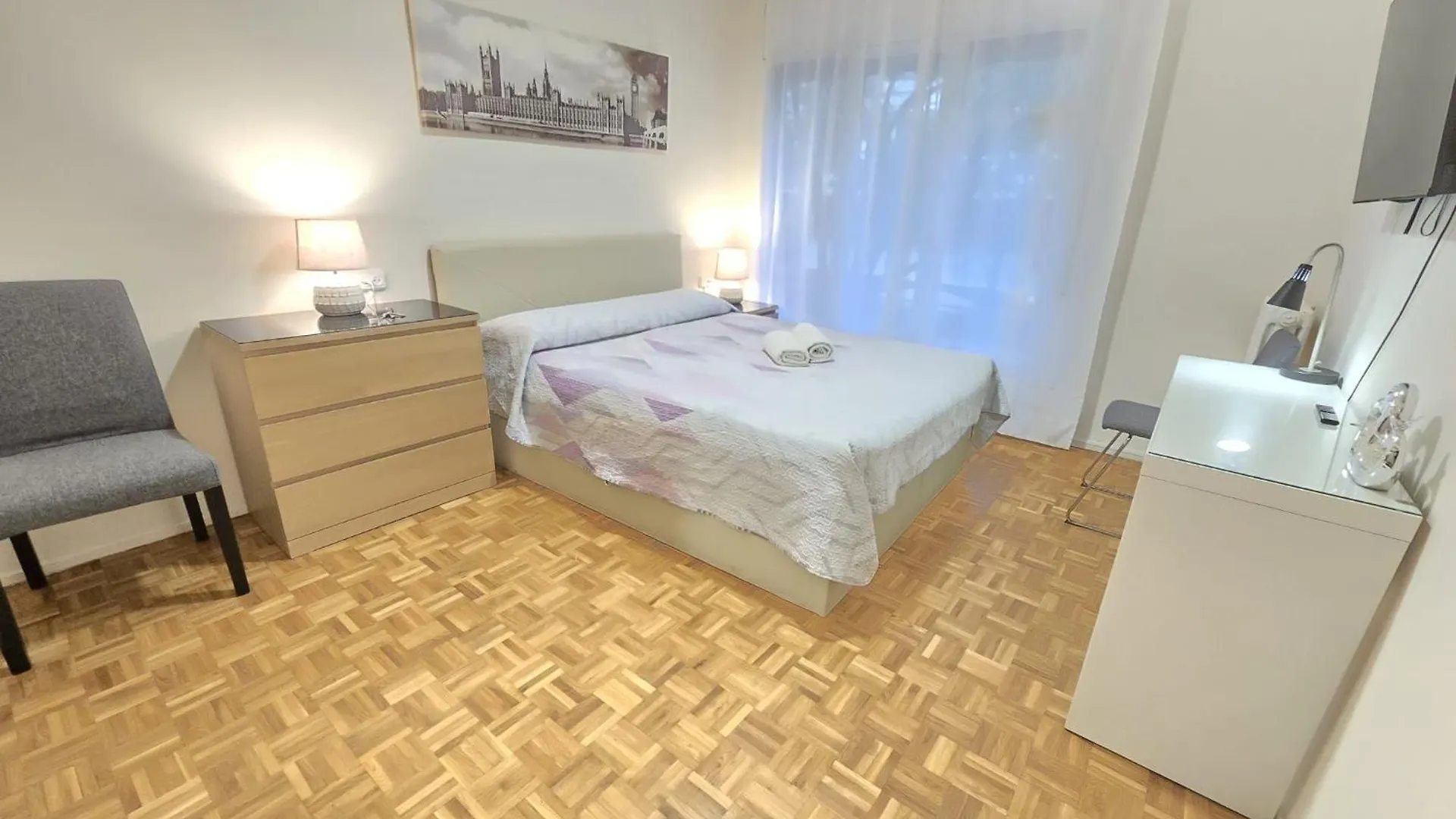 ברצלונה Rooms Villaroel לינה וארוחת בוקר