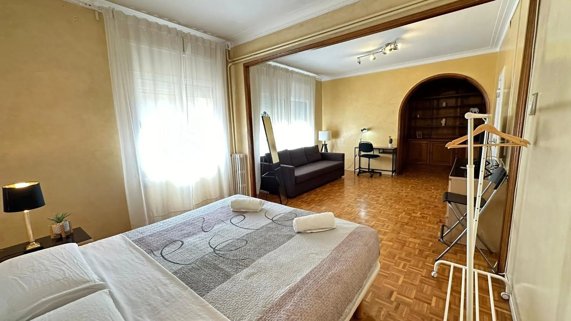 Rooms Villaroel Barcellona Bed & Breakfast
