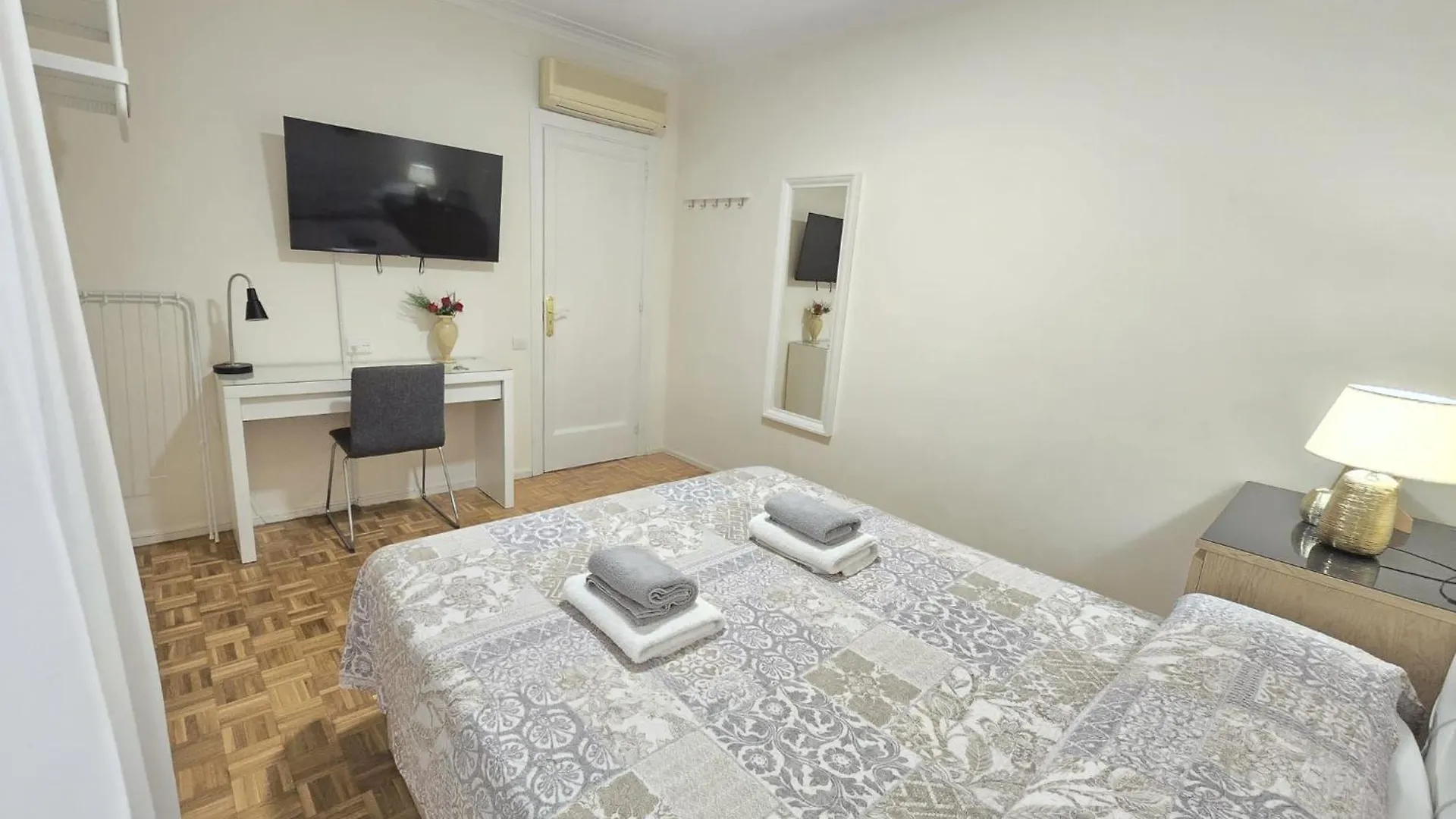 Rooms Villaroel Barcelona