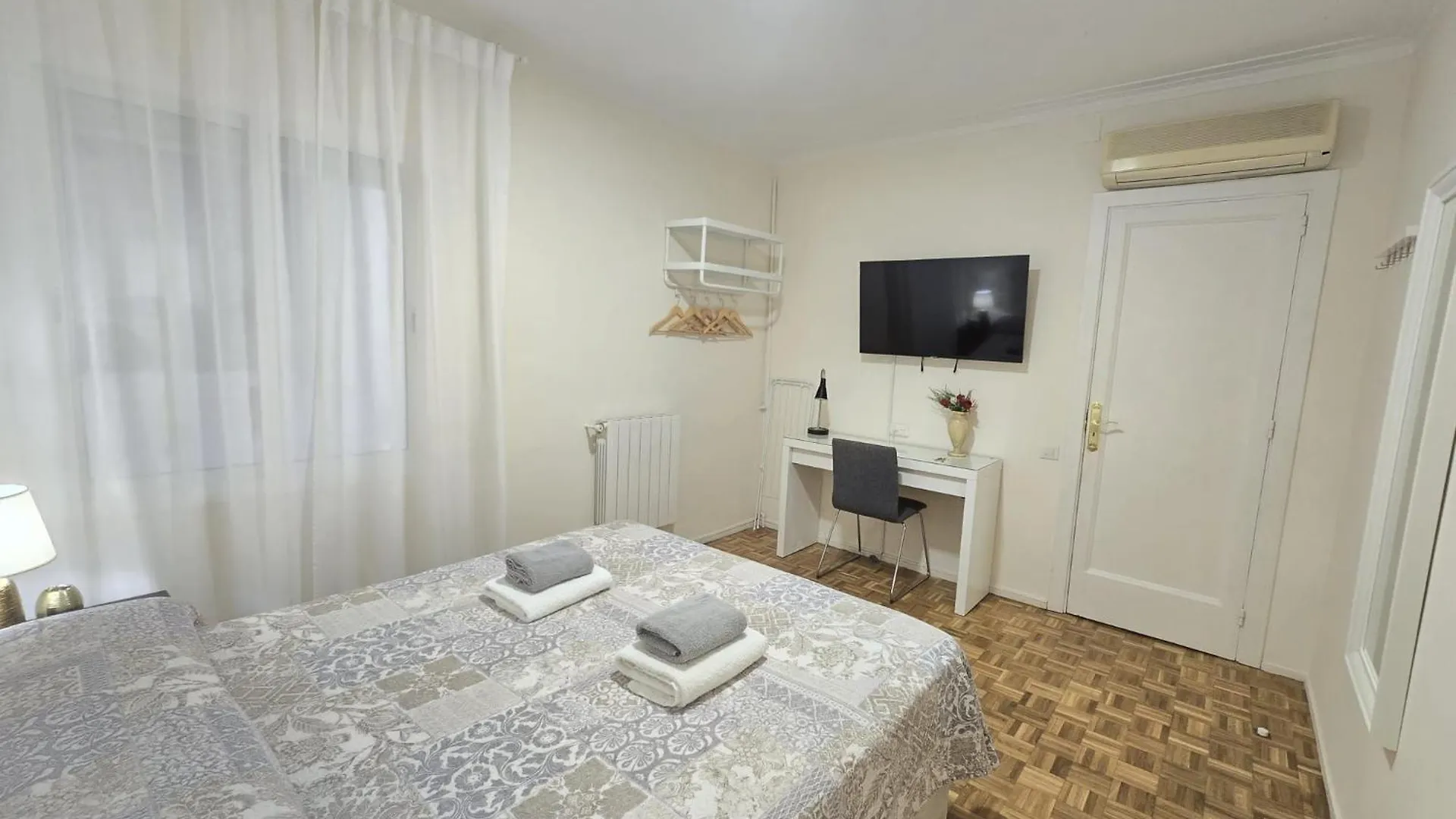 Bed & Breakfast Rooms Villaroel Barcelona
