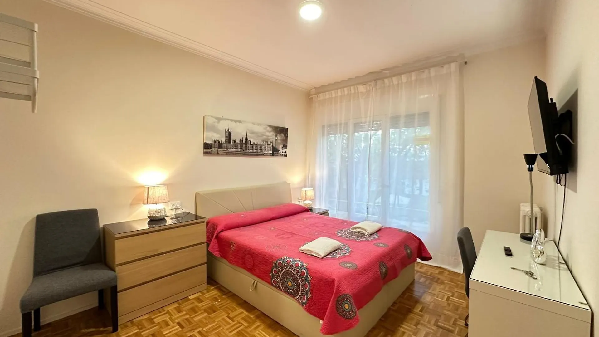 Rooms Villaroel Barcelona Bed & Breakfast