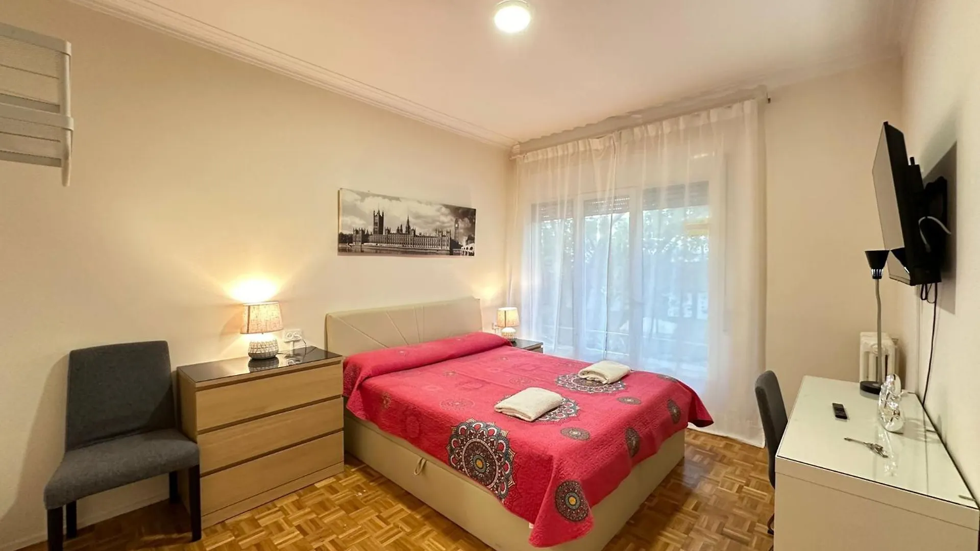 Rooms Villaroel Barcellona Bed & Breakfast
