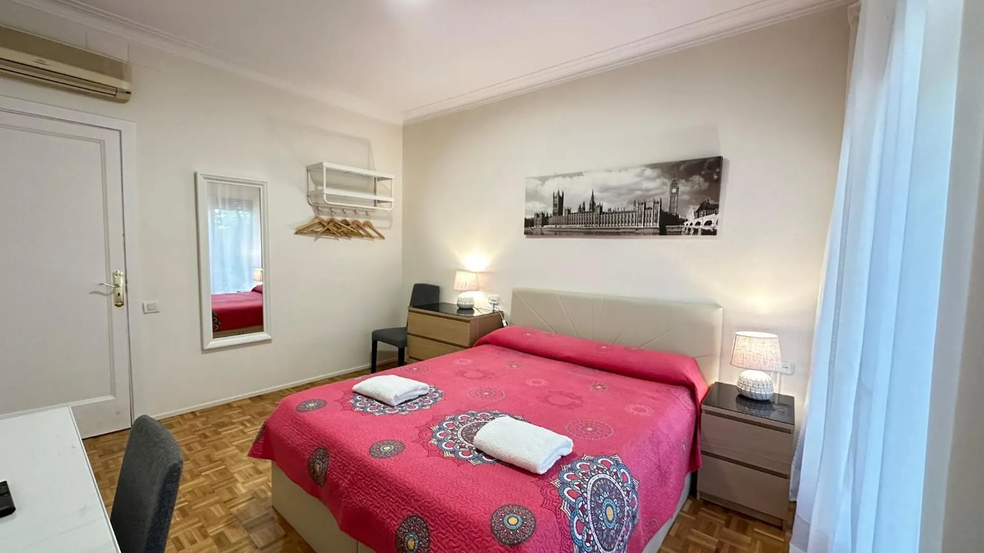 Rooms Villaroel Barcellona 0*,  Spagna